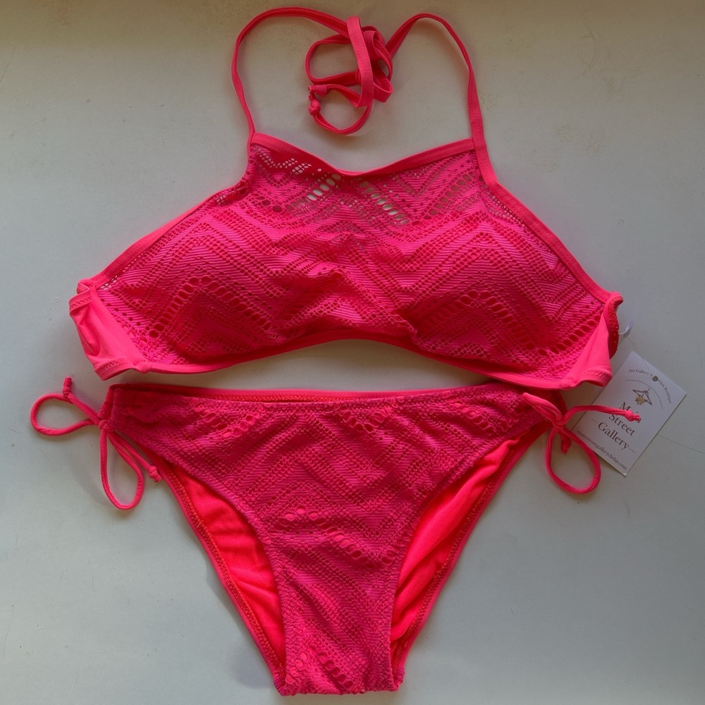 Main Street Gallery Women's‎ Pink Knit High-Neck Bikini Set